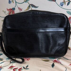 Vintage Louis Vuitton Epi Trocadero 27